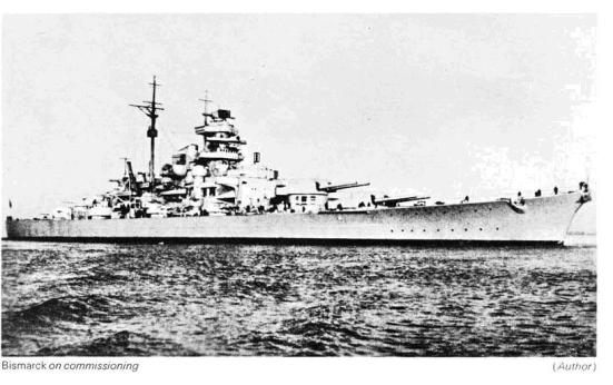 Chiếc Bismarck khi đi làm nhiệm vụ ( mà nó cũng chỉ có một lần đi làm nhiệm vụ thôi)